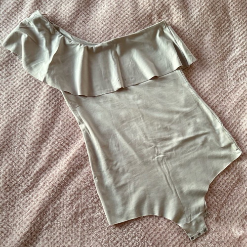 One-shoulder bodysuit Zara like new, beige