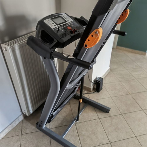 Viking GV-4000NA treadmill used with hydraulic folding and MP3