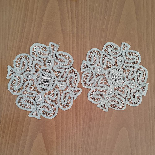 Set of 2 machine lace doilies like new, beige