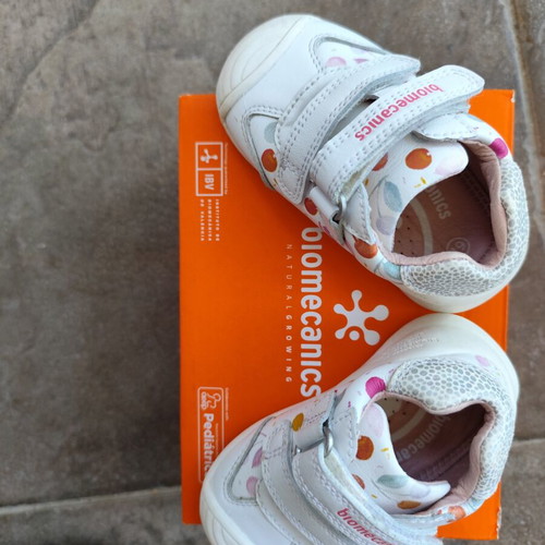 Biomecanics baby shoes size 19, like new, girl
