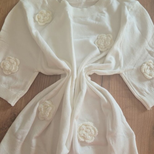 T-shirt with Beautiful Flowers new, size M, white