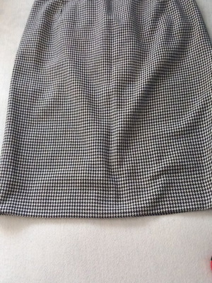 Woolen skirt black and white checkered like new