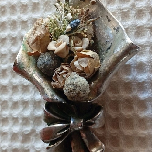 Vintage sterling silver Tussie Mussie posy holder brooch with dried flowers