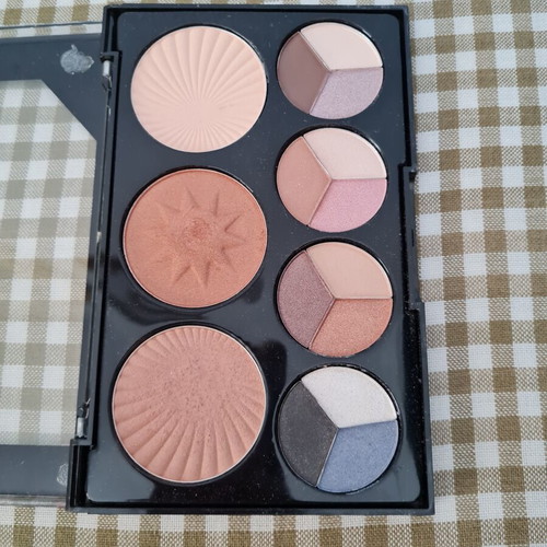 Magic Studio Eyeshadow and Bronzer Palette new