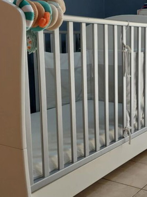 Baby cot with anatomical mattress, two-position and removable rails like new