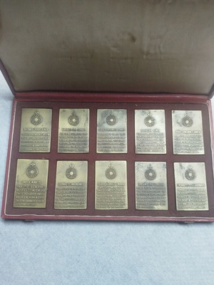 Case with used metal historical plaques, set of 10