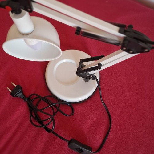 Multi-position desk lamp like new
