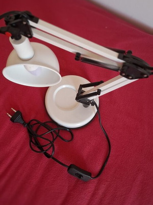Multi-position desk lamp like new