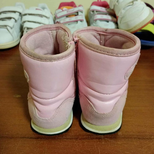 Puma kids boots like new, size 25