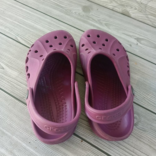 Crocs sandals size 33.5, pink