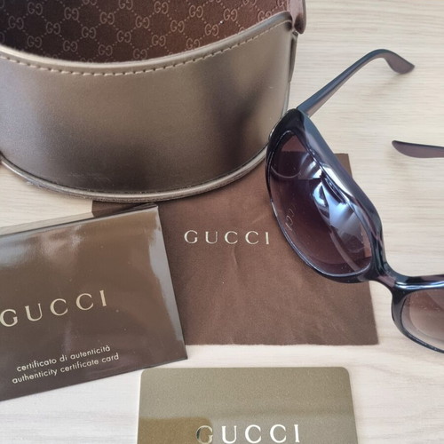 Gucci sunglasses like new with gradient lenses and case