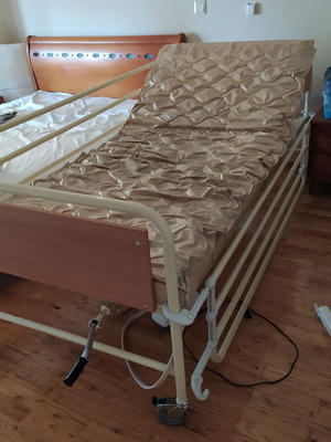 Hospital bed with air mattress, Mobiakcare wheelchair and portable toilet seat like new