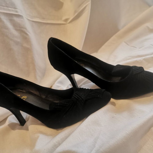 Women's pumps used size 36