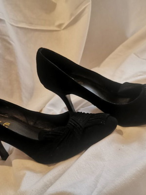 Women's pumps used size 36