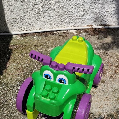 Mega Blocks Crocodile ride-on car like new with building blocks