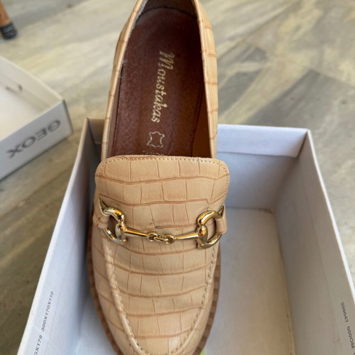 Loafers μέγεθος 38 μεταχειρισμένα, μπεζ, ελληνική εταιρία