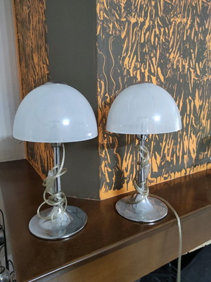 Комплект използвани осветителни тела за спалня таван и нощни шкафчета