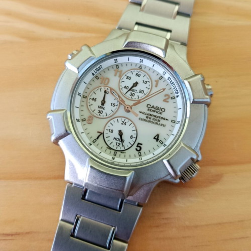 Casio Edifice EF-300N Illuminator Chronograph watch like new, white dial