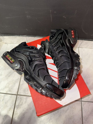 Nike TN black sneakers size 42