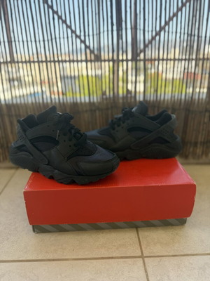Nike Air Huarache women's sneakers size 37.5 black like new
