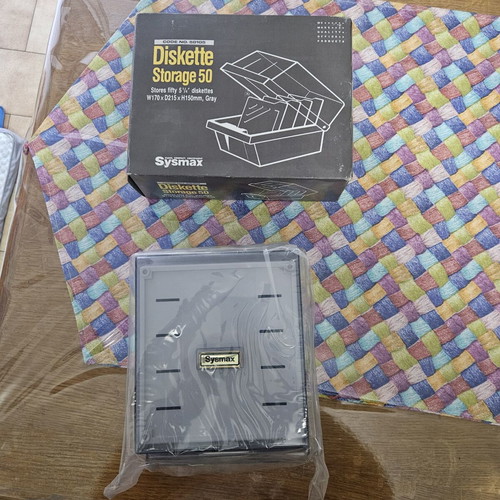 Diskette Storage for 5.25 Floppy Discs new in box