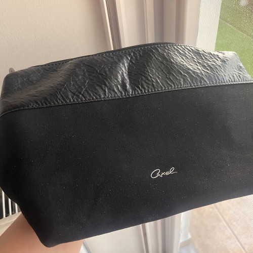 Axel suede handbag like new, black, without strap