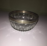 Crystal ashtray suitable for smokers