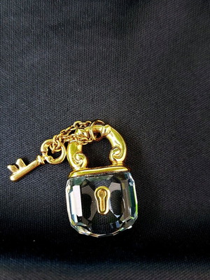 Swarovski Crystal Memories vintage κρεμαστό λουκέτο σε χρυσαφί