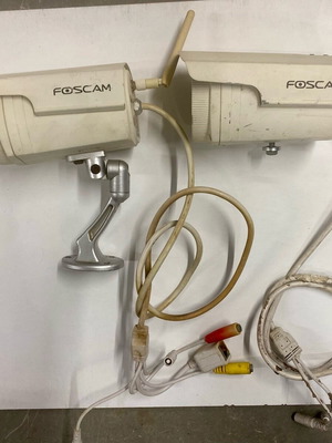 Foscam FI9803p two cameras used