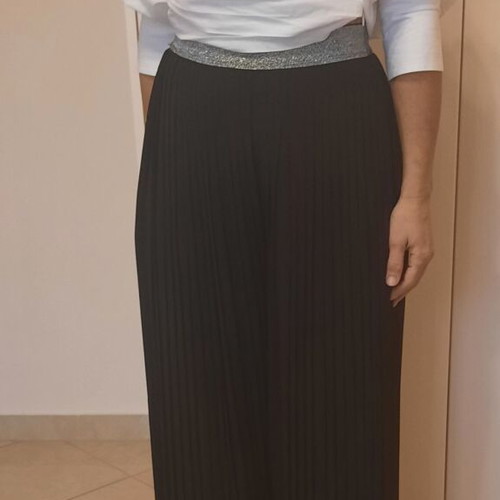 Pleated pants black like new with silver band at waist size M