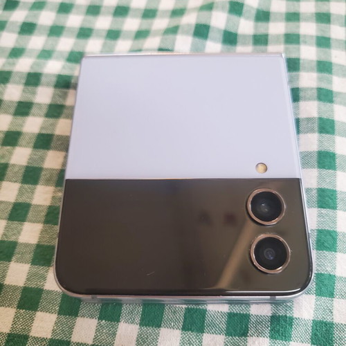 Samsung Z Flip 4 used, white, 128GB, Android, 20+ MP camera