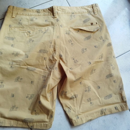 Summer bermuda shorts like new, yellow, size L