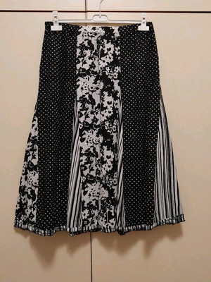 Skirt black and white cotton size XL like new
