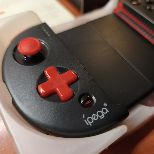 iPega PG-9087 Red Knight Bluetooth Controller like new