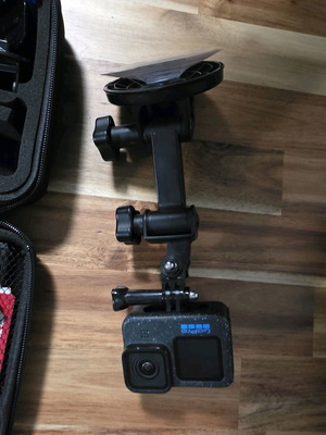GoPro HERO 12 Black σαν καινούργιο, πακέτο με αξεσουάρ και 2 κάρτες μνήμης
