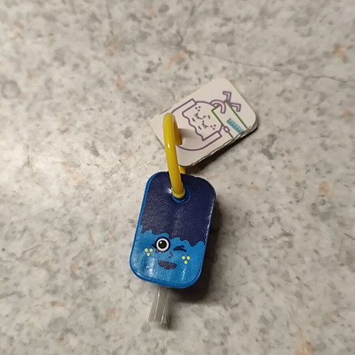 Ключодържател с фигура Kinder Surprise Crayon като нов