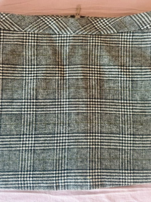 Wool short skirt Zini like new, black and white, size L