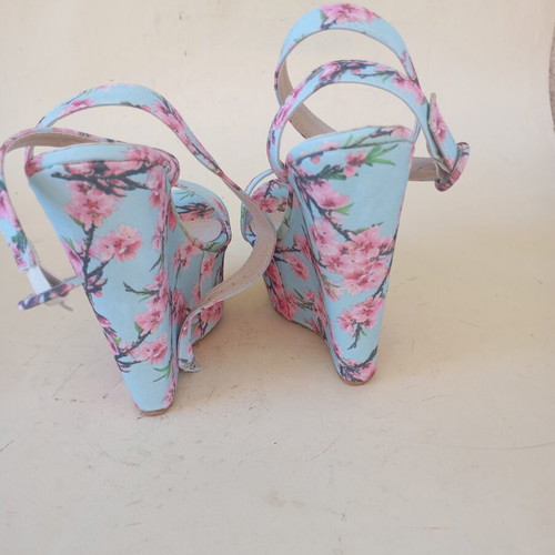 Floral platform sandals new, size 36, multicolor