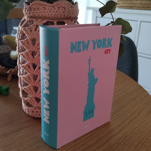 New York Book Storage Box like new, decorative and practical