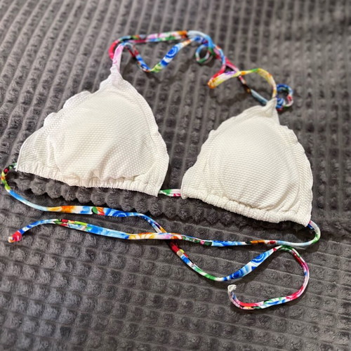 Swimwear top like new with triangle cups size M