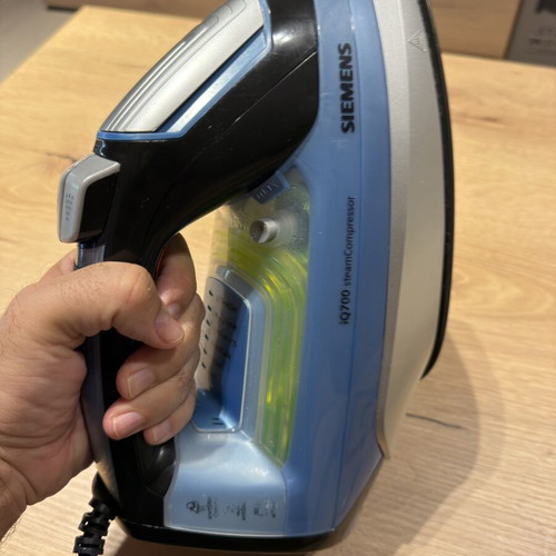 Siemens Iron Steam Compressor IQ7000 Like New, 3200W, Titanium Plate