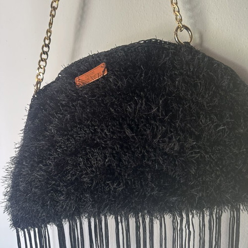 Handmade knitted shoulder bag with gold chain and fringes