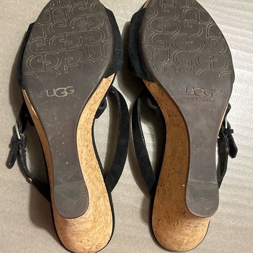 Ugg Australia black suede sandals used, size 39
