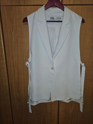 Oversized Zara vest white like new with side openings
