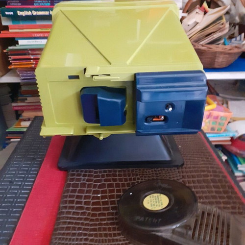 Projector and viewer like new with battery or power supply