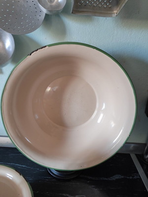 Vintage enamel bowl 30 cm used, cream with green rim
