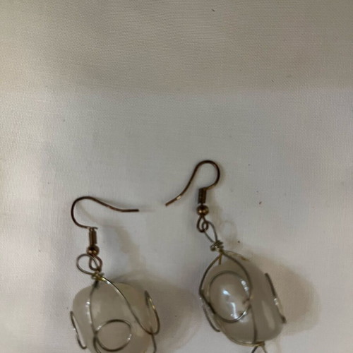 Handmade earrings with stone and wire like new, white