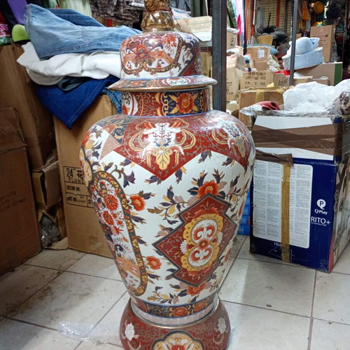 Satsuma vase new with tags, height 850 cm with base and lid