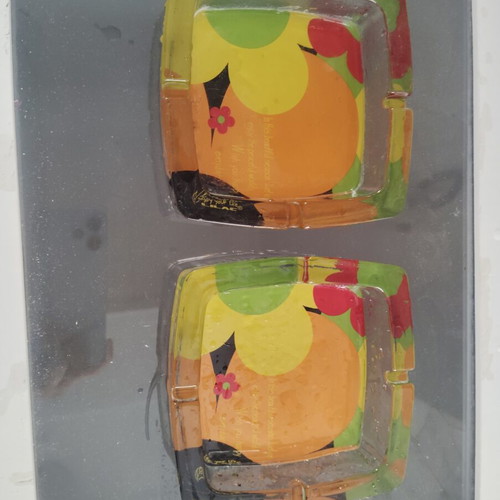 Set of 2 ashtrays like new, colorful
