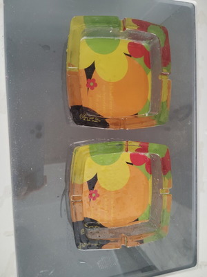 Set of 2 ashtrays like new, colorful